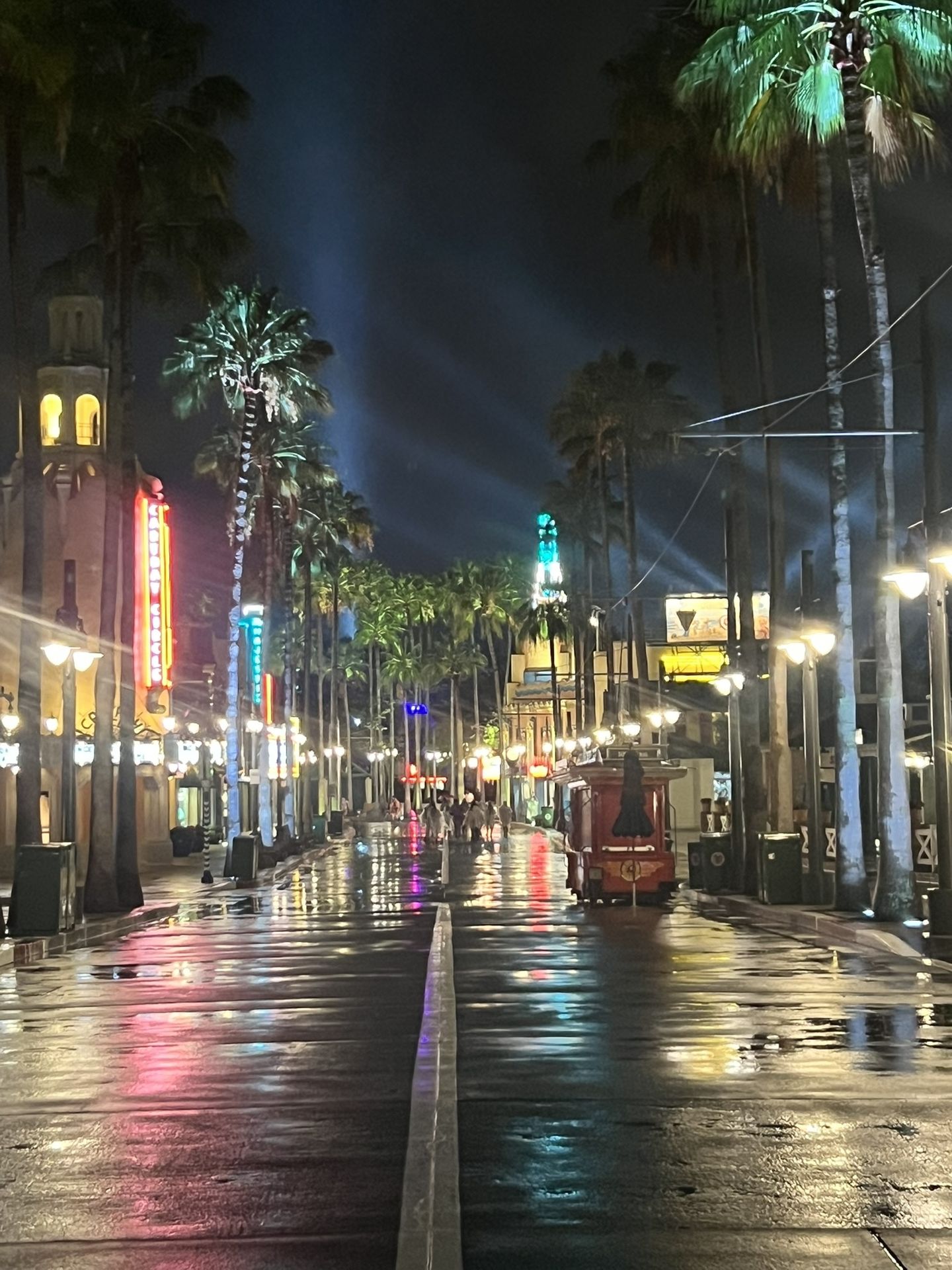 hollywood studios empty after dark