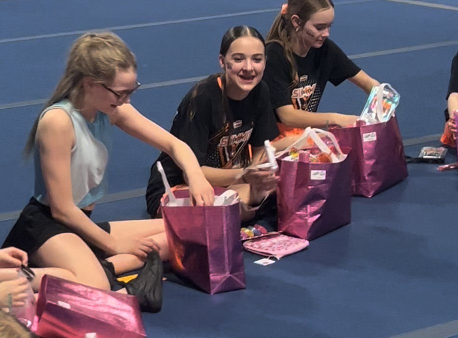 Cheerleaders opening their summit goody bags
